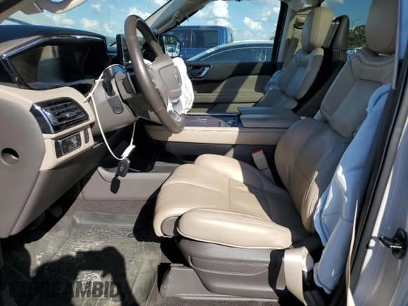 ✅ 2024 Lincoln Navigator Reserve • VIN: 5LMJJ3LG2REL11787 • Lot: 87360185. Wystawiony na Copart z przebiegiem 29 115 mil. Bezpłatny archiwum sprzedaży aukcyjnych z USA i szczegółowy raport historii pojazdu na DreamBid. Zdjęcie 7.