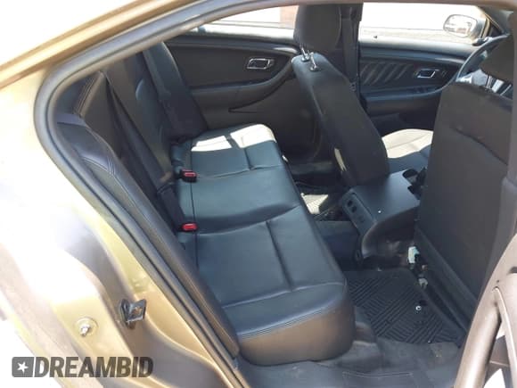 ✅ 2016 Ford Police Interceptor • VIN: 1FAHP2MKXGG155166 • Lot: 42614619. Listed on IAAI with 122,322 mi. Free auction sales archive from the USA and detailed vehicle history report at DreamBid. Image 8.