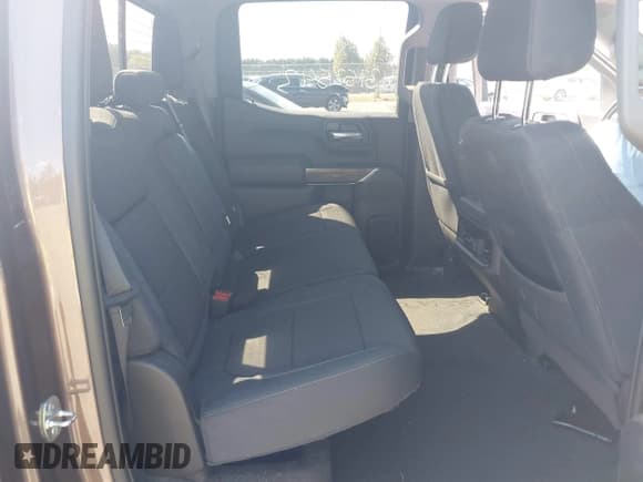 ✅ 2019 Chevrolet Silverado 1500 RST • VIN: 3GCUYEED0KG250193 • Lot: 43152543. Wystawiony na IAAI z przebiegiem 77 720 mil. Bezpłatny archiwum sprzedaży aukcyjnych z USA i szczegółowy raport historii pojazdu na DreamBid. Zdjęcie 8.