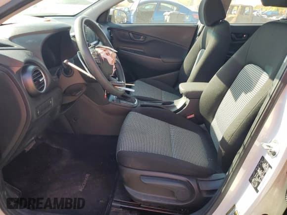 ✅ 2018 Hyundai Kona SE • VIN: KM8K12AA9JU186426 • Лот: 75287794. Опубликован ранее на Copart с пробегом 140 206 миль. Бесплатный доступ к архиву аукционных продаж из США и подробный отчёт об истории автомобиля на DreamBid. Изображение 7.