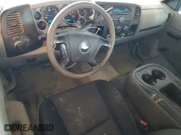 ✅ 2014 Chevrolet Silverado 2500HD Work Truck • VIN: 1GC0CVCG6EF162197 • Lot: 63701975. Wystawiony na Copart z przebiegiem 178 965 mil. Bezpłatny archiwum sprzedaży aukcyjnych z USA i szczegółowy raport historii pojazdu na DreamBid. Zdjęcie 8.