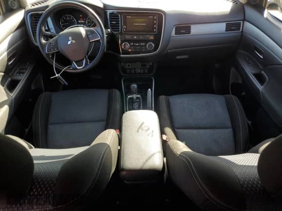 2018 Mitsubishi Outlander SE with VIN JA4AD3A35JJ004201, listed as a Copart auction lot 80376635 with 130,567 mi miles and Clean title. Bid and sale history available at DreamBid. Image 8.