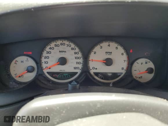 2004 Dodge Neon SXT z VIN 1B3ES56C74D576697, wystawiony jako Copart lot #61158795 z przebiegiem 225 717 mil mil oraz Szkoda całkowita • Salvage title. Historia ofert i sprzedaży dostępna na DreamBid. Obrazek 9.