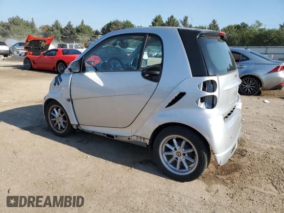 ✅ 2015 Smart fortwo Passion • VIN: WMEEJ3BAXFK800698 • Лот: 81231645. Опубликован ранее на Copart с пробегом 104 255 миль. Бесплатный доступ к архиву аукционных продаж из США и подробный отчёт об истории автомобиля на DreamBid. Изображение 2.