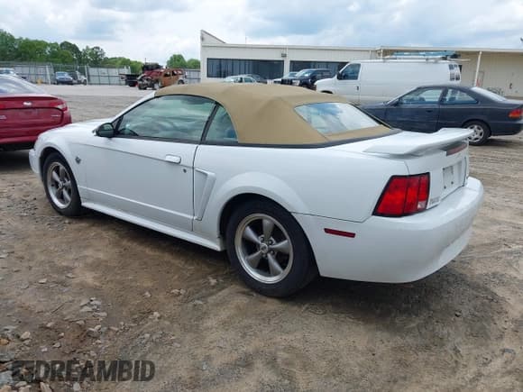 ✅ 2004 Ford Mustang Deluxe • VIN: 1FAFP44644F193077 • Lot: 42455984. Listed on IAAI with 138,265 mi. Free auction sales archive from the USA and detailed vehicle history report at DreamBid. Image 3.