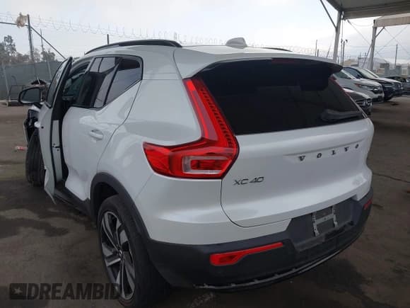 ✅ 2024 Volvo XC40 Ultimate Dark Theme • VIN: YV4L12UMXR2234356 • Лот: 43411401. Опубликован ранее на IAAI с пробегом 64 429 миль. Бесплатный доступ к архиву аукционных продаж из США и подробный отчёт об истории автомобиля на DreamBid. Изображение 3.
