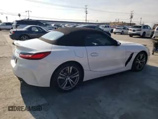 ✅ 2023 BMW Z4 sDrive30i • VIN: WBAHF3C06PWY01020 • Lot: 43236464. Wystawiony na Copart z przebiegiem 6 860 mil. Bezpłatny archiwum sprzedaży aukcyjnych z USA i szczegółowy raport historii pojazdu na DreamBid. Zdjęcie 3.