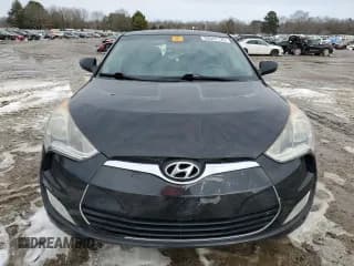 ✅ 2013 Hyundai Veloster RE:MIX • VIN: KMHTC6AD9DU144701 • Lot: 88697125. Wystawiony na Copart z przebiegiem 108 888 mil. Bezpłatny archiwum sprzedaży aukcyjnych z USA i szczegółowy raport historii pojazdu na DreamBid. Zdjęcie 5.