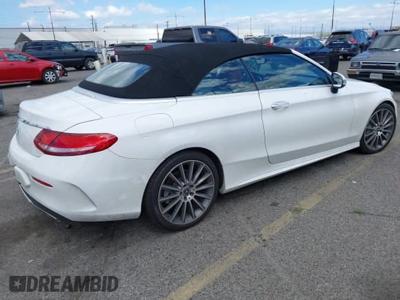 ✅ 2018 Mercedes-Benz C 300 • VIN: WDDWK4JB4JF698192 • Lot: 41687143. Wystawiony na IAAI z przebiegiem 78 702 mil. Bezpłatny archiwum sprzedaży aukcyjnych z USA i szczegółowy raport historii pojazdu na DreamBid. Zdjęcie 4.