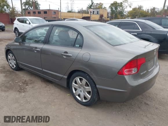 ✅ 2008 Honda Civic LX • VIN: 2HGFA16538H325427 • Lot: 43628026. Wystawiony na IAAI z przebiegiem 80 392 mil. Bezpłatny archiwum sprzedaży aukcyjnych z USA i szczegółowy raport historii pojazdu na DreamBid. Zdjęcie 3.