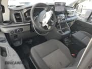 ✅ 2023 Ford Transit Passenger XL • VIN: 1FBAX2YG6PKA86544 • Lot: 43318865. Wystawiony na Copart z przebiegiem 37 236 mil. Bezpłatny archiwum sprzedaży aukcyjnych z USA i szczegółowy raport historii pojazdu na DreamBid. Zdjęcie 8.