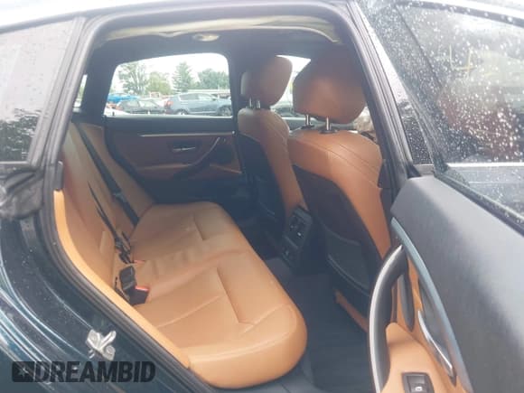 ✅ 2017 BMW 4 Series 430i xDrive • VIN: WBA4F9C32HG812152 • Lot: 42746696. Wystawiony na IAAI z przebiegiem 86 548 mil. Bezpłatny archiwum sprzedaży aukcyjnych z USA i szczegółowy raport historii pojazdu na DreamBid. Zdjęcie 8.