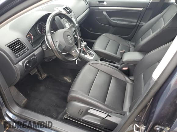 ✅ 2010 Volkswagen Jetta SE • VIN: 3VWRZ7AJ2AM141385 • Лот: 63807045. Опубликован ранее на Copart с пробегом 129 915 миль. Бесплатный доступ к архиву аукционных продаж из США и подробный отчёт об истории автомобиля на DreamBid. Изображение 7.