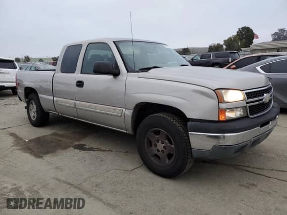 2006 Chevrolet Silverado 1500 LS z VIN 1GCEK19V76Z105868, wystawiony jako Copart lot #85512144 z przebiegiem 207 336 mil mil oraz Szkoda całkowita • Salvage title. Historia ofert i sprzedaży dostępna na DreamBid. Obrazek 4.