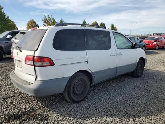✅ 2001 Toyota Sienna LE • VIN: 4T3ZF13C61U362980 • Lot: 71986484. Listed on Copart with 188,556 mi. Free auction sales archive from the USA and detailed vehicle history report at DreamBid. Image 3.