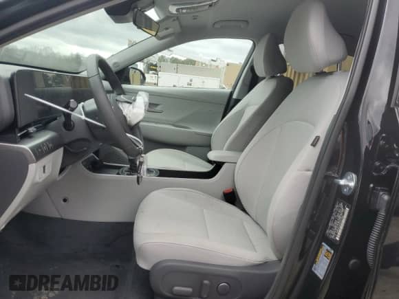 2025 Hyundai Kona SEL with VIN KM8HBCAB9SU231680, listed as a Copart auction lot 44420025 with 6,620 mi miles and Clean title. Bid and sale history available at DreamBid. Image 7.