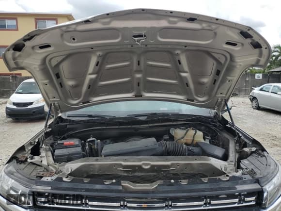 ✅ 2023 Chevrolet Suburban LT • VIN: 1GNSCCKD2PR170276 • Лот: 70963375. Опубликован ранее на Copart с пробегом 47 477 миль. Бесплатный доступ к архиву аукционных продаж из США и подробный отчёт об истории автомобиля на DreamBid. Изображение 12.