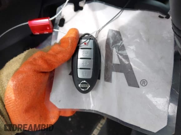 ✅ 2020 Nissan Versa S • VIN: 3N1CN8DV3LL801647 • Lot: 43391219. Wystawiony na IAAI z przebiegiem 123 549 mil. Bezpłatny archiwum sprzedaży aukcyjnych z USA i szczegółowy raport historii pojazdu na DreamBid. Zdjęcie 11.