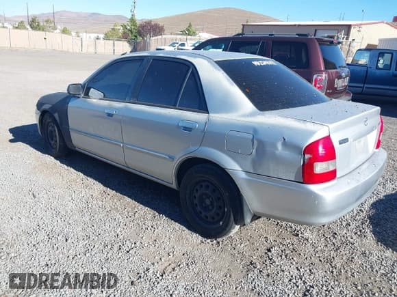 ✅ 2001 Mazda Protege LX • VIN: JM1BJ226910401437 • Lot: 43548017. Wystawiony na IAAI z przebiegiem 236 866 mil. Bezpłatny archiwum sprzedaży aukcyjnych z USA i szczegółowy raport historii pojazdu na DreamBid. Zdjęcie 3.