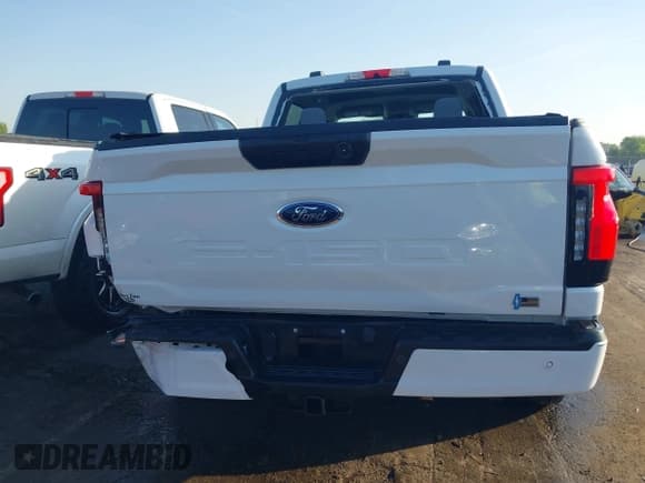 ✅ 2023 Ford F-150 Lightning Pro • VIN: 1FTVW1EL6PWG34059 • Лот: 42010900. Опубликован ранее на IAAI с пробегом 20 759 миль. Бесплатный доступ к архиву аукционных продаж из США и подробный отчёт об истории автомобиля на DreamBid. Изображение 16.