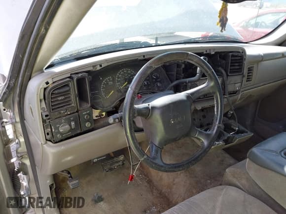 ✅ 2000 GMC Sierra 1500 SLE • VIN: 1GTEC19TXYZ307571 • Lot: 43125653. Listed on IAAI with Not provided. Free auction sales archive from the USA and detailed vehicle history report at DreamBid. Image 13.