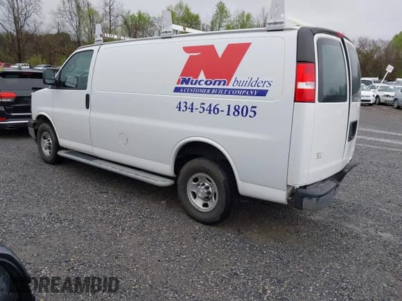 ✅ 2021 Chevrolet Express Cargo • VIN: 1GCWGAF7XM1217071 • Lot: 41959458. Wystawiony na IAAI z przebiegiem 42 596 mil. Bezpłatny archiwum sprzedaży aukcyjnych z USA i szczegółowy raport historii pojazdu na DreamBid. Zdjęcie 3.