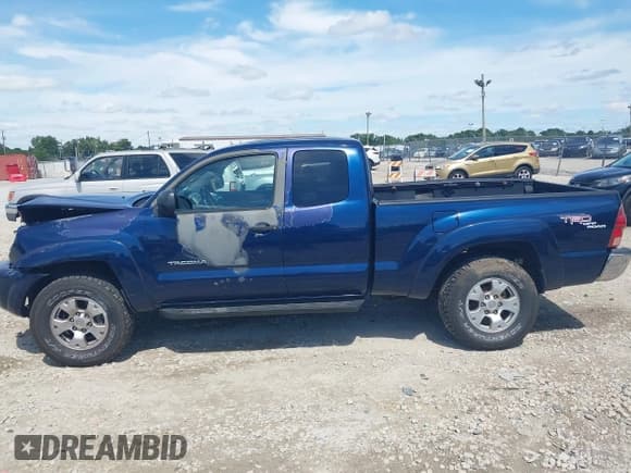 ✅ 2005 Toyota Tacoma • VIN: 5TEUU42N05Z095916 • Lot: 43121436. Listed on IAAI with 129,848 mi. Free auction sales archive from the USA and detailed vehicle history report at DreamBid. Image 14.