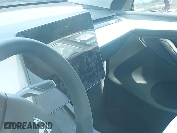 ✅ 2025 Tesla Model Y Performance • VIN: 7SAYGDEF9SF305944 • Lot: 42526978. Wystawiony na IAAI z przebiegiem 1 918 mil. Bezpłatny archiwum sprzedaży aukcyjnych z USA i szczegółowy raport historii pojazdu na DreamBid. Zdjęcie 17.