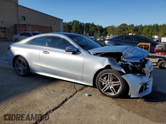 ✅ 2018 Mercedes-Benz E 400 • VIN: WDD1J6FB6JF044344 • Lot: 90789975. Wystawiony na Copart z przebiegiem Nie podano. Bezpłatny archiwum sprzedaży aukcyjnych z USA i szczegółowy raport historii pojazdu na DreamBid. Zdjęcie 4.