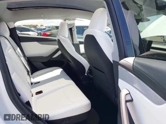 ✅ 2026 Tesla Model Y Long Range Launch Series • VIN: 7SAYGDEE6TF356259 • Лот: 42583010. Опубликован ранее на IAAI с пробегом 738 миль. Бесплатный доступ к архиву аукционных продаж из США и подробный отчёт об истории автомобиля на DreamBid. Изображение 8.