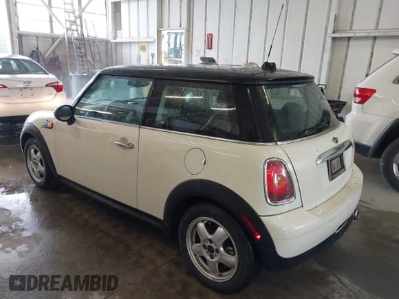 ✅ 2009 MINI Hardtop • VIN: WMWMF33529TU71262 • Lot: 42835528. Wystawiony na IAAI z przebiegiem 79 532 mil. Bezpłatny archiwum sprzedaży aukcyjnych z USA i szczegółowy raport historii pojazdu na DreamBid. Zdjęcie 3.