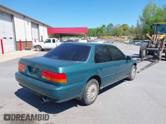 1993 Honda Accord LX with VIN 1HGCB7553PA066813, listed as a IAAI auction lot 41958935 with 454,394 mi miles and . Bid and sale history available at DreamBid. Image 4.