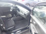 ✅ 2022 Kia Rio S • VIN: 3KPA24AD5NE458400 • Lot: 43246687. Wystawiony na IAAI z przebiegiem 39 760 mil. Bezpłatny archiwum sprzedaży aukcyjnych z USA i szczegółowy raport historii pojazdu na DreamBid. Zdjęcie 5.