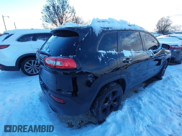 ✅ 2017 Jeep Cherokee Limited • VIN: 1C4PJMDB3HW632093 • Lot: 43879830. Wystawiony na IAAI z przebiegiem 162 536 mil. Bezpłatny archiwum sprzedaży aukcyjnych z USA i szczegółowy raport historii pojazdu na DreamBid. Zdjęcie 4.