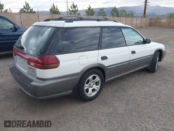 ✅ 1997 Subaru Legacy Outback • VIN: 4S3BG6853V7634408 • Lot: 43175963. Wystawiony na IAAI z przebiegiem 135 497 mil. Bezpłatny archiwum sprzedaży aukcyjnych z USA i szczegółowy raport historii pojazdu na DreamBid. Zdjęcie 4.