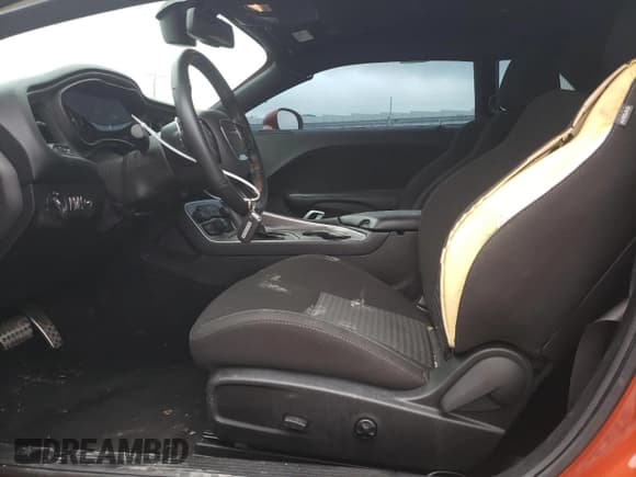 ✅ 2021 Dodge Challenger R/T • VIN: 2C3CDZBT7MH680613 • Lot: 48864744. Wystawiony na Copart z przebiegiem 27 300 mil. Bezpłatny archiwum sprzedaży aukcyjnych z USA i szczegółowy raport historii pojazdu na DreamBid. Zdjęcie 7.