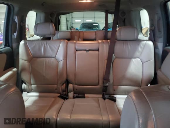 ✅ 2011 Honda Pilot Touring • VIN: 5FNYF4H98BB103649 • Lot: 93402485. Listed on Copart with 173,815 mi. Free auction sales archive from the USA and detailed vehicle history report at DreamBid. Image 10.