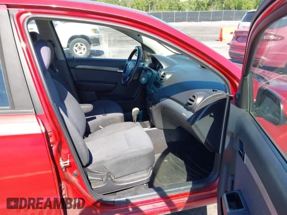 ✅ 2011 Chevrolet Aveo 1LT • VIN: KL1TD5DE0BB218359 • Lot: 41971825. Wystawiony na IAAI z przebiegiem 145 297 mil. Bezpłatny archiwum sprzedaży aukcyjnych z USA i szczegółowy raport historii pojazdu na DreamBid. Zdjęcie 5.