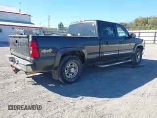 2005 Chevrolet Silverado 1500HD LS с VIN 1GCGK13U75F943195, выставлен на аукционе IAAI как лот 43498069 с пробегом 180 678 миль миль и . История ставок и продаж доступна на DreamBid. Изображение 4.