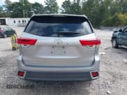 ✅ 2018 Toyota Highlander Limited Platinum • VIN: 5TDYZRFH3JS283082 • Lot: 43339719. Wystawiony na IAAI z przebiegiem 48 268 mil. Bezpłatny archiwum sprzedaży aukcyjnych z USA i szczegółowy raport historii pojazdu na DreamBid. Zdjęcie 17.