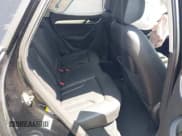 ✅ 2016 Audi Q3 Premium Plus • VIN: WA1BFCFS4GR000147 • Lot: 42689917. Wystawiony na IAAI z przebiegiem 83 429 mil. Bezpłatny archiwum sprzedaży aukcyjnych z USA i szczegółowy raport historii pojazdu na DreamBid. Zdjęcie 8.