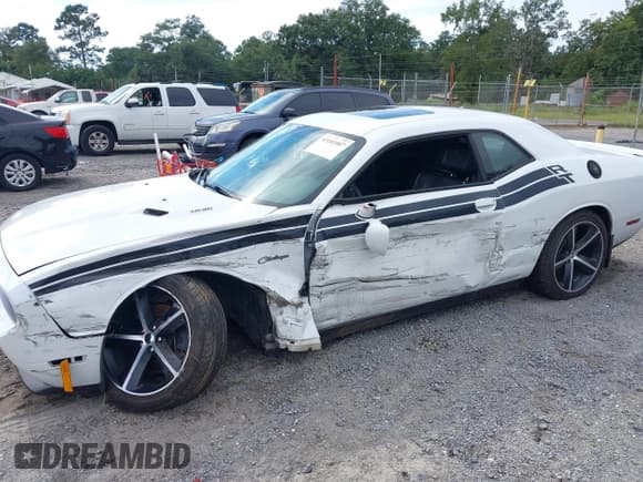 ✅ 2014 Dodge Challenger R/T Classic • VIN: 2C3CDYBT8EH184540 • Lot: 43181007. Wystawiony na IAAI z przebiegiem 83 901 mil. Bezpłatny archiwum sprzedaży aukcyjnych z USA i szczegółowy raport historii pojazdu na DreamBid. Zdjęcie 6.