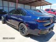 ✅ 2023 BMW i7 xDrive60 • VIN: WBY53EJ09PCN12596 • Lot: 43004308. Wystawiony na IAAI z przebiegiem 6 960 mil. Bezpłatny archiwum sprzedaży aukcyjnych z USA i szczegółowy raport historii pojazdu na DreamBid. Zdjęcie 3.