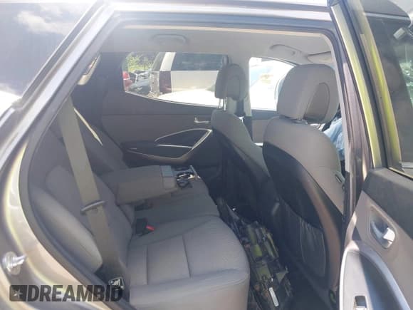 ✅ 2016 Hyundai Santa Fe • VIN: 5XYZT3LB0GG351802 • Lot: 42695517. Wystawiony na IAAI z przebiegiem Nie podano. Bezpłatny archiwum sprzedaży aukcyjnych z USA i szczegółowy raport historii pojazdu na DreamBid. Zdjęcie 8.