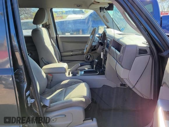 ✅ 2010 Jeep Commander Sport • VIN: 1J4RH4GK9AC147040 • Lot: 50760405. Wystawiony na Copart z przebiegiem 89 213 mil. Bezpłatny archiwum sprzedaży aukcyjnych z USA i szczegółowy raport historii pojazdu na DreamBid. Zdjęcie 5.