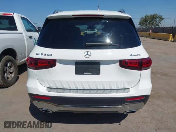 ✅ 2022 Mercedes-Benz GLB 250 • VIN: W1N4M4HB7NW183879 • Lot: 43270714. Wystawiony na IAAI z przebiegiem 41 093 mil. Bezpłatny archiwum sprzedaży aukcyjnych z USA i szczegółowy raport historii pojazdu na DreamBid. Zdjęcie 17.