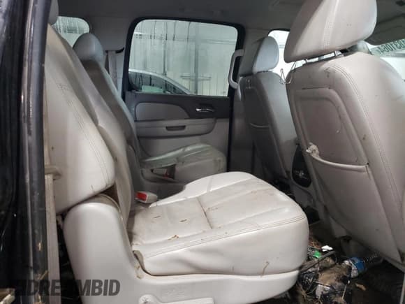 ✅ 2008 Chevrolet Suburban 2LT • VIN: 1GNFK16368R249803 • Lot: 71831064. Wystawiony na Copart z przebiegiem Nie podano. Bezpłatny archiwum sprzedaży aukcyjnych z USA i szczegółowy raport historii pojazdu na DreamBid. Zdjęcie 11.