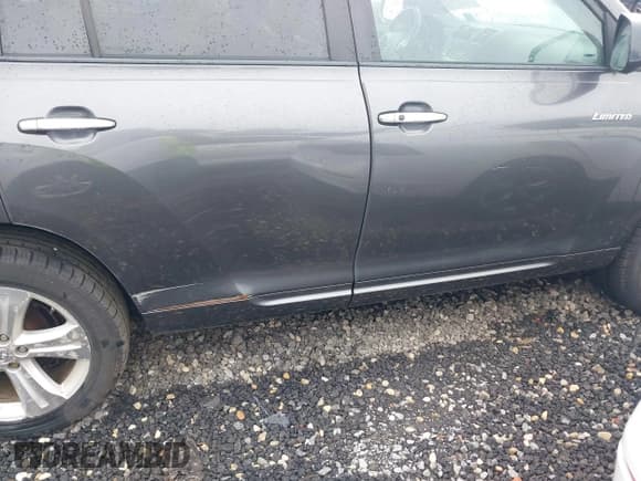 ✅ 2010 Toyota Highlander Limited • VIN: 5TDDK3EH2AS012158 • Lot: 42388637. Listed on IAAI with 131,375 mi. Free auction sales archive from the USA and detailed vehicle history report at DreamBid. Image 21.