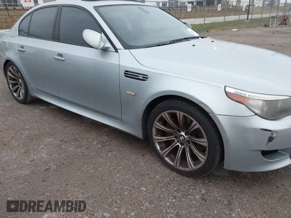 ✅ 2006 BMW 5 Series M5 • VIN: WBSNB93546B581729 • Lot: 43755152. Wystawiony na IAAI z przebiegiem 136 147 mil. Bezpłatny archiwum sprzedaży aukcyjnych z USA i szczegółowy raport historii pojazdu na DreamBid. Zdjęcie 6.