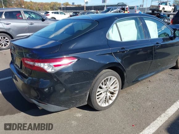 ✅ 2018 Toyota Camry SE • VIN: 4T1B11HK6JU057407 • Lot: 43502805. Listed on IAAI with 227,086 mi. Free auction sales archive from the USA and detailed vehicle history report at DreamBid. Image 4.